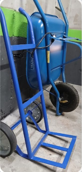 Carrinho para transporte de cargas pesadas no condomínio