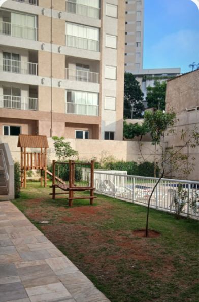 Playground do condomínio antes da reforma